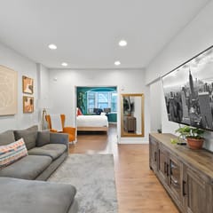 🗽 Rainforest Retreat – Spacious 4BR / 2BA Duplex Minutes from NYC | Sleeps 16