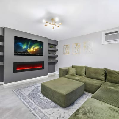 30 seconds to NYC Train | Sleeps 12| Free Parking