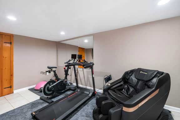 Mancave, PS5, Heated Pool, Gym & Golf| 20 Min NYC