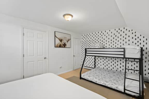 The Rainforest II | Sleeps 16 | 20m to NYC | FREE Parking