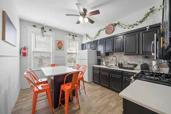 Massive 4-Story Home|Sleeps 30 | 25 Minutes to NYC