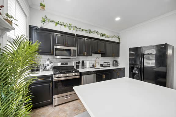 Massive Home | Sleeps 16+ |25m to NYC