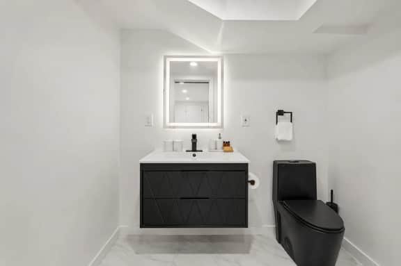 Near NYC Duplex | PS5 + Gym | Sleeps 11 - Image 3